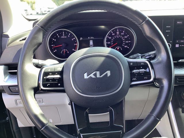 Used 2022 Kia Carnival LX image 11