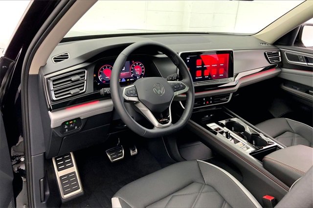Used 2025 Volkswagen Atlas Peak Edition SE image 14
