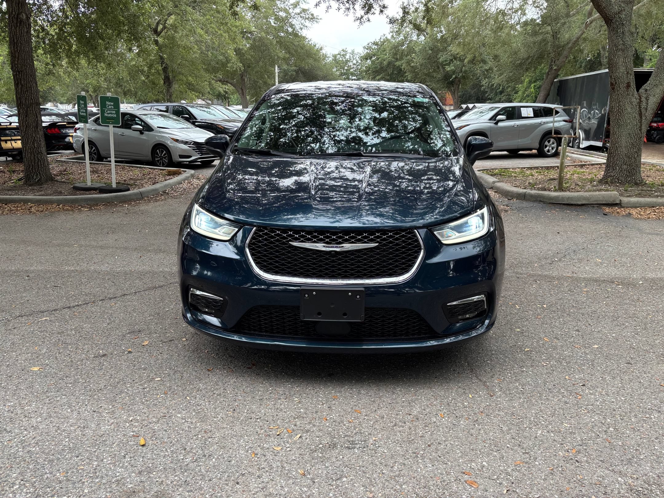 Used 2023 Chrysler Pacifica Touring-L FWD image 11