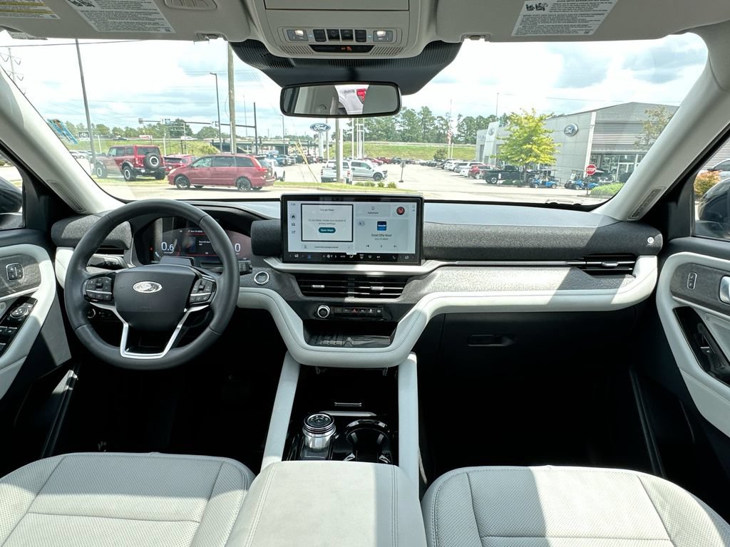 Used 2025 Ford Explorer Platinum w/ Ultimate Package AWD/4WD image 3
