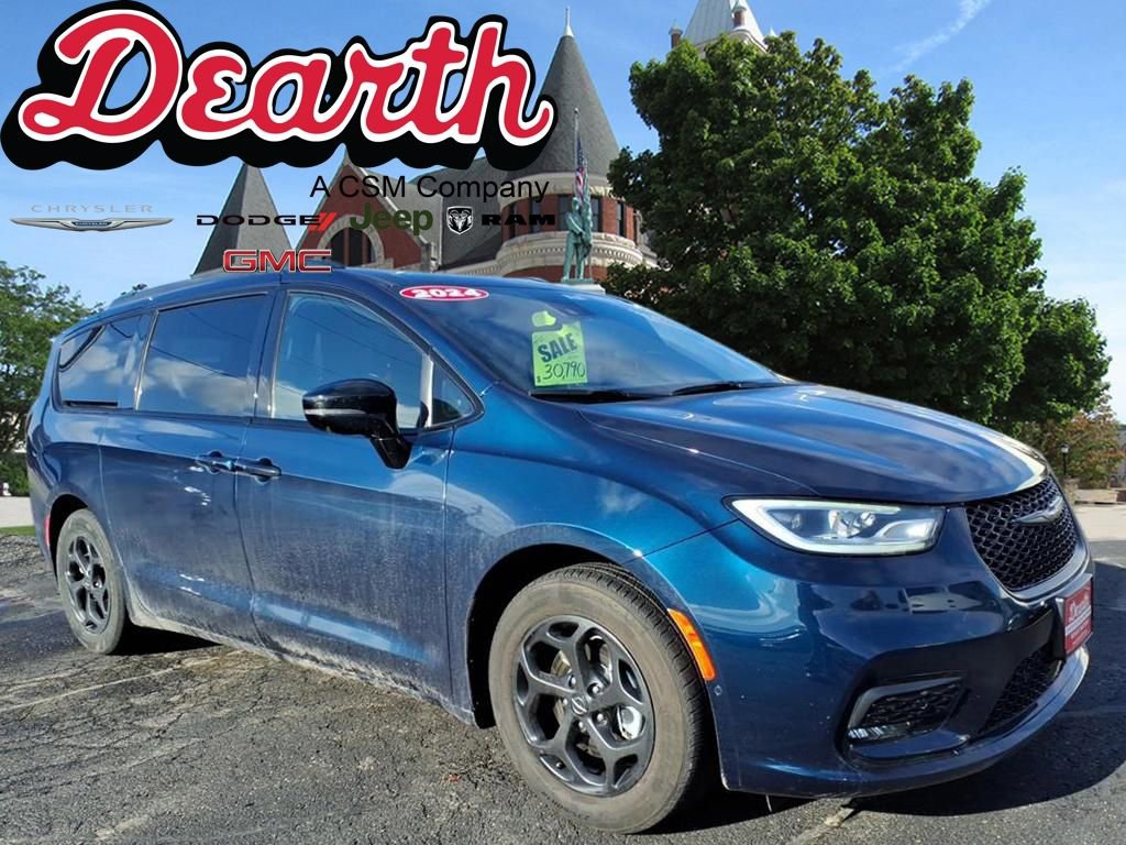 Used 2024 Chrysler Pacifica Premium