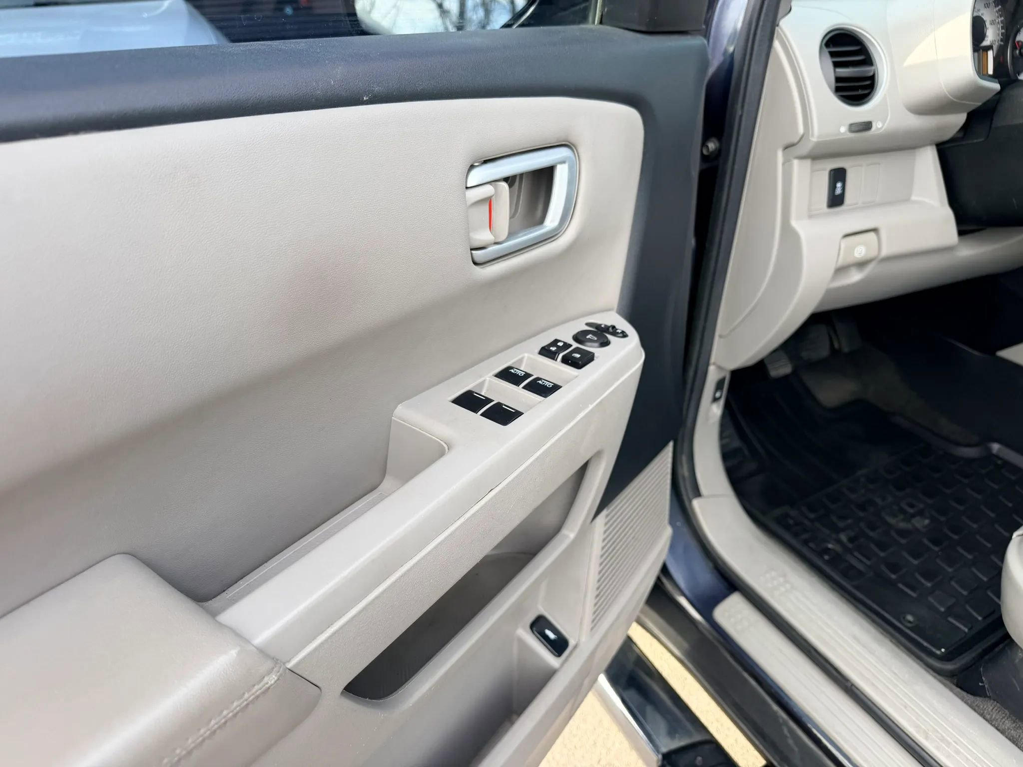 Used 2012 Honda Pilot EX-L image 11