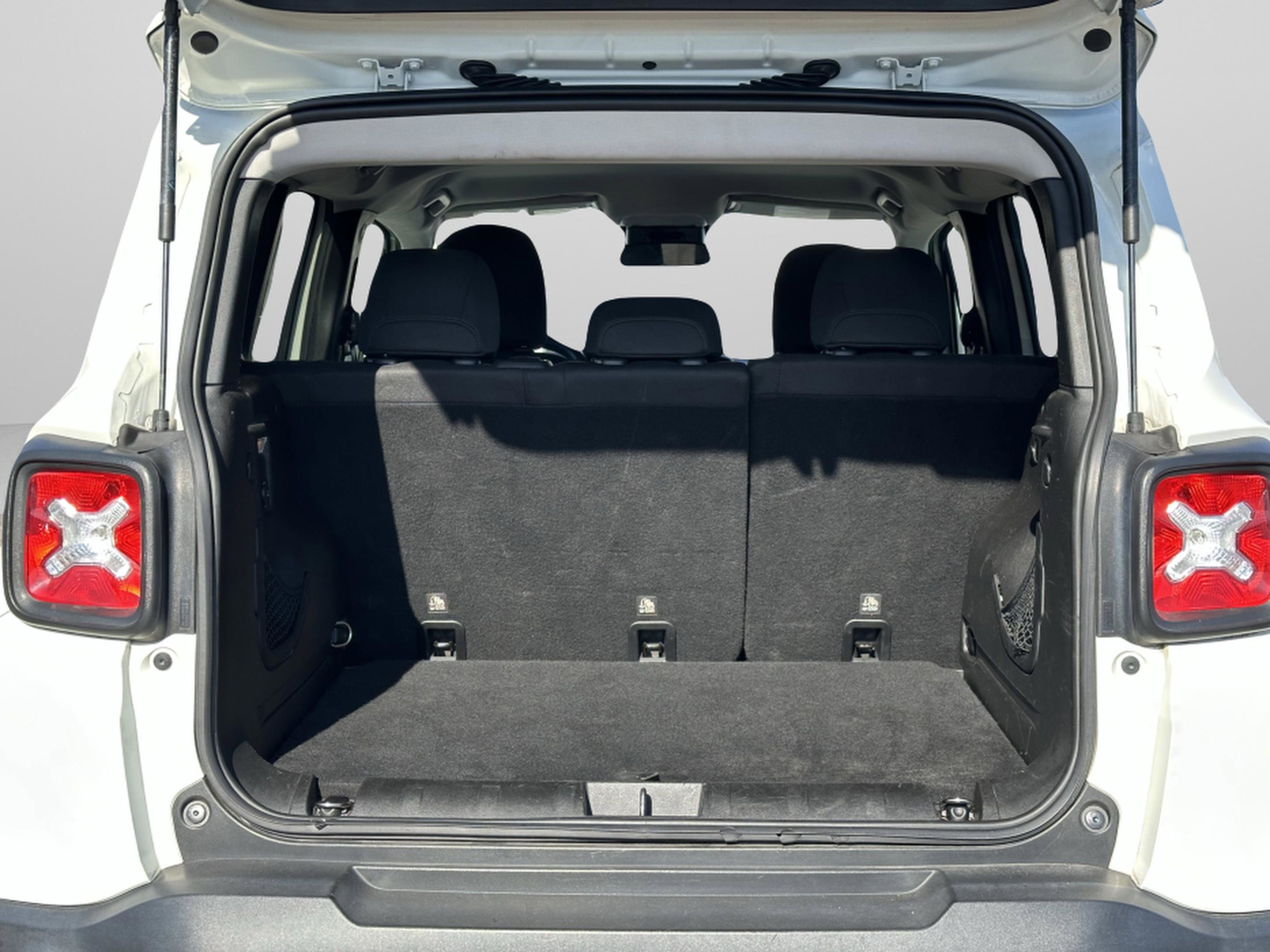 Used 2017 Jeep Renegade Latitude image 9