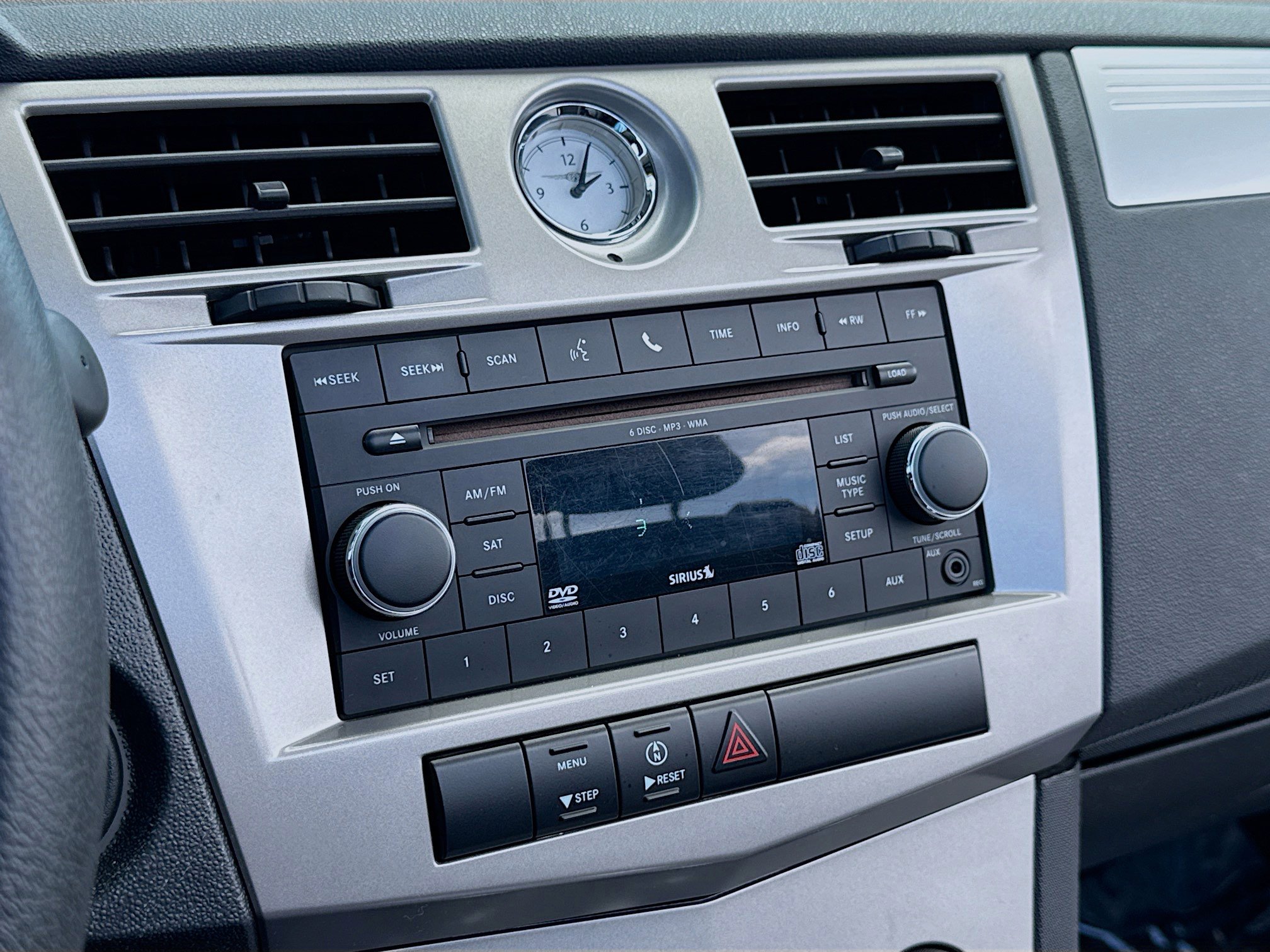 Used 2010 Chrysler Sebring Touring FWD image 9