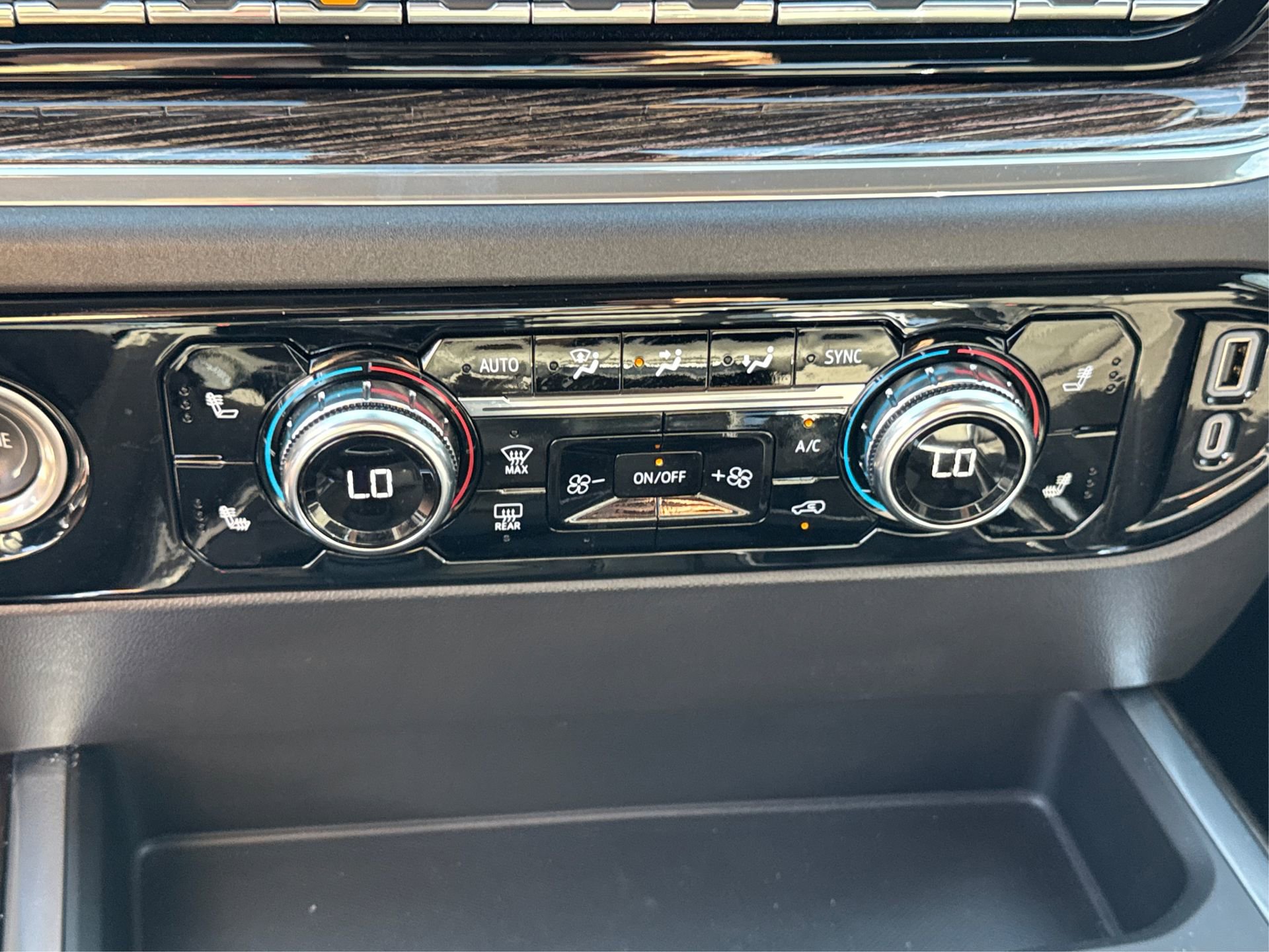 Used 2024 GMC Sierra 1500 Elevation w/ LPO, Elevation Black Package image 30