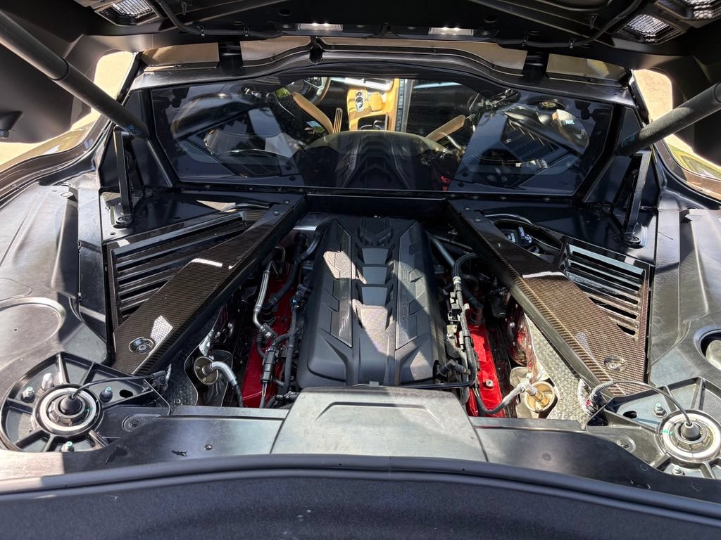 Used 2021 Chevrolet Corvette Stingray Preferred Cpe w/ Z51 Performance Package RWD image 3