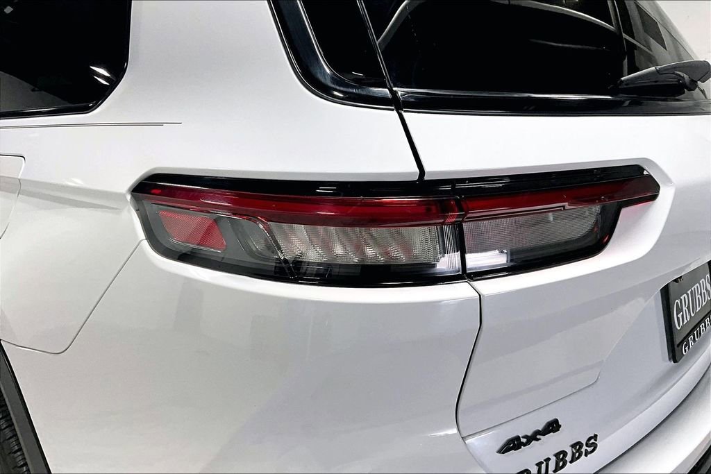 Used 2024 Jeep Grand Cherokee L Limited w/ Black Appearance Package RWD image 41