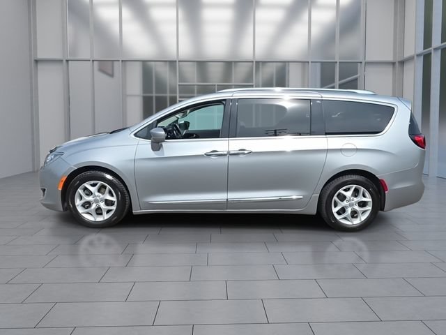 Used 2018 Chrysler Pacifica Touring-L Plus FWD image 5
