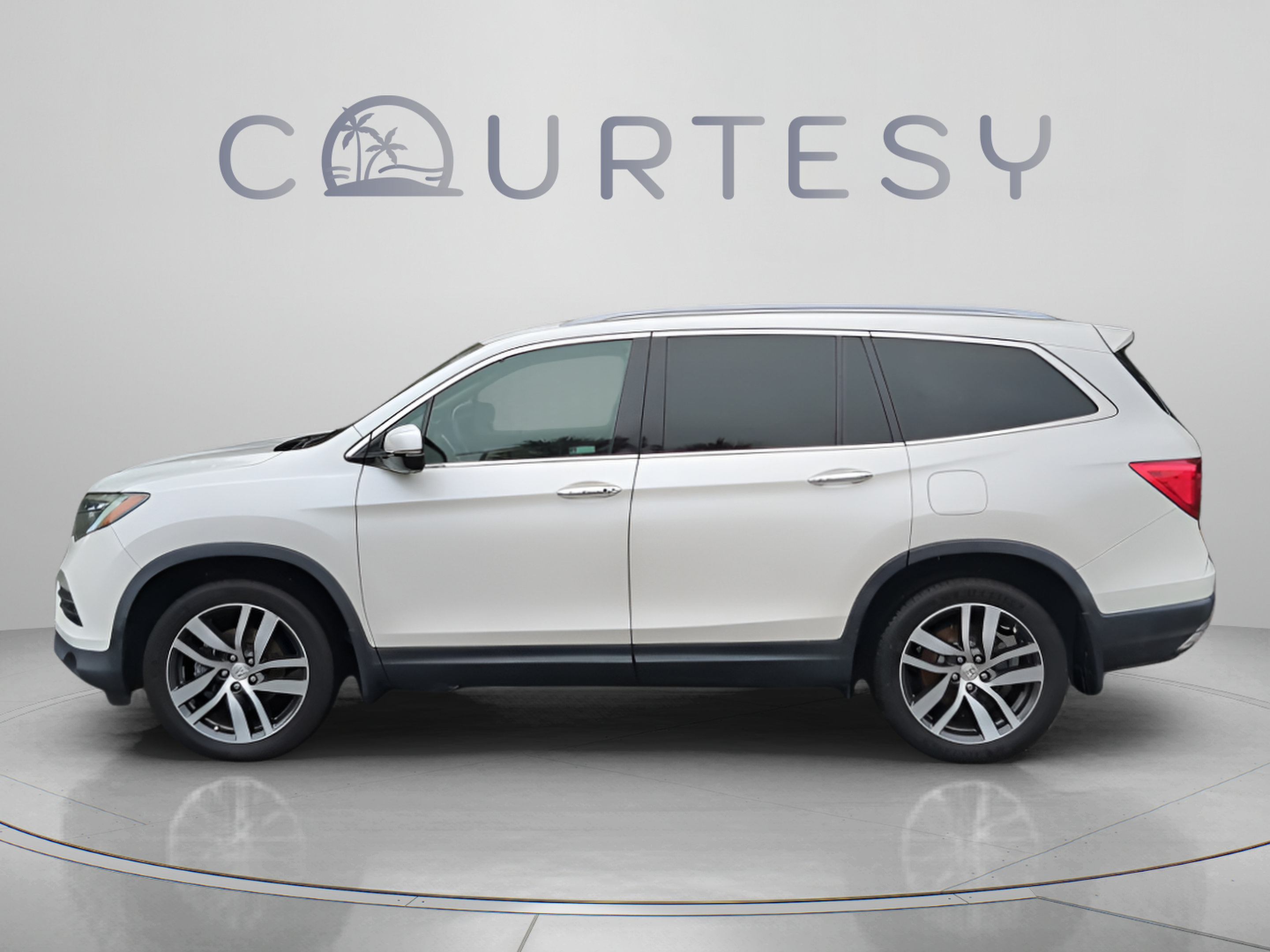 Used 2017 Honda Pilot Touring image 4