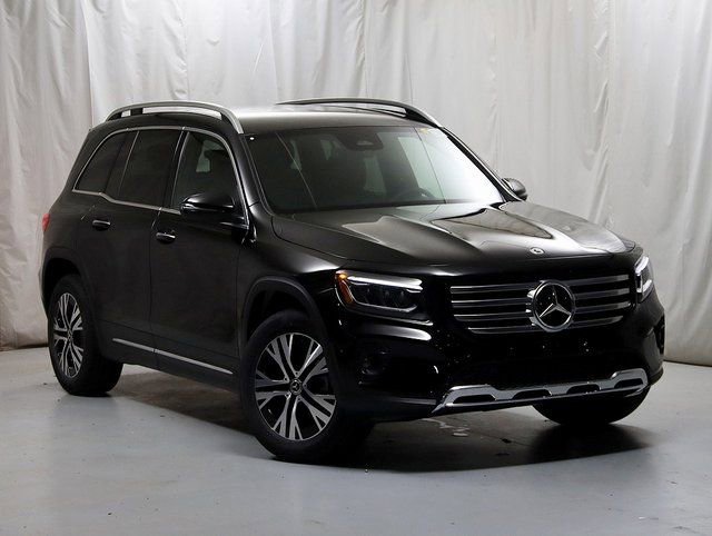 New 2025 Mercedes-Benz GLB 250 4MATIC image 1