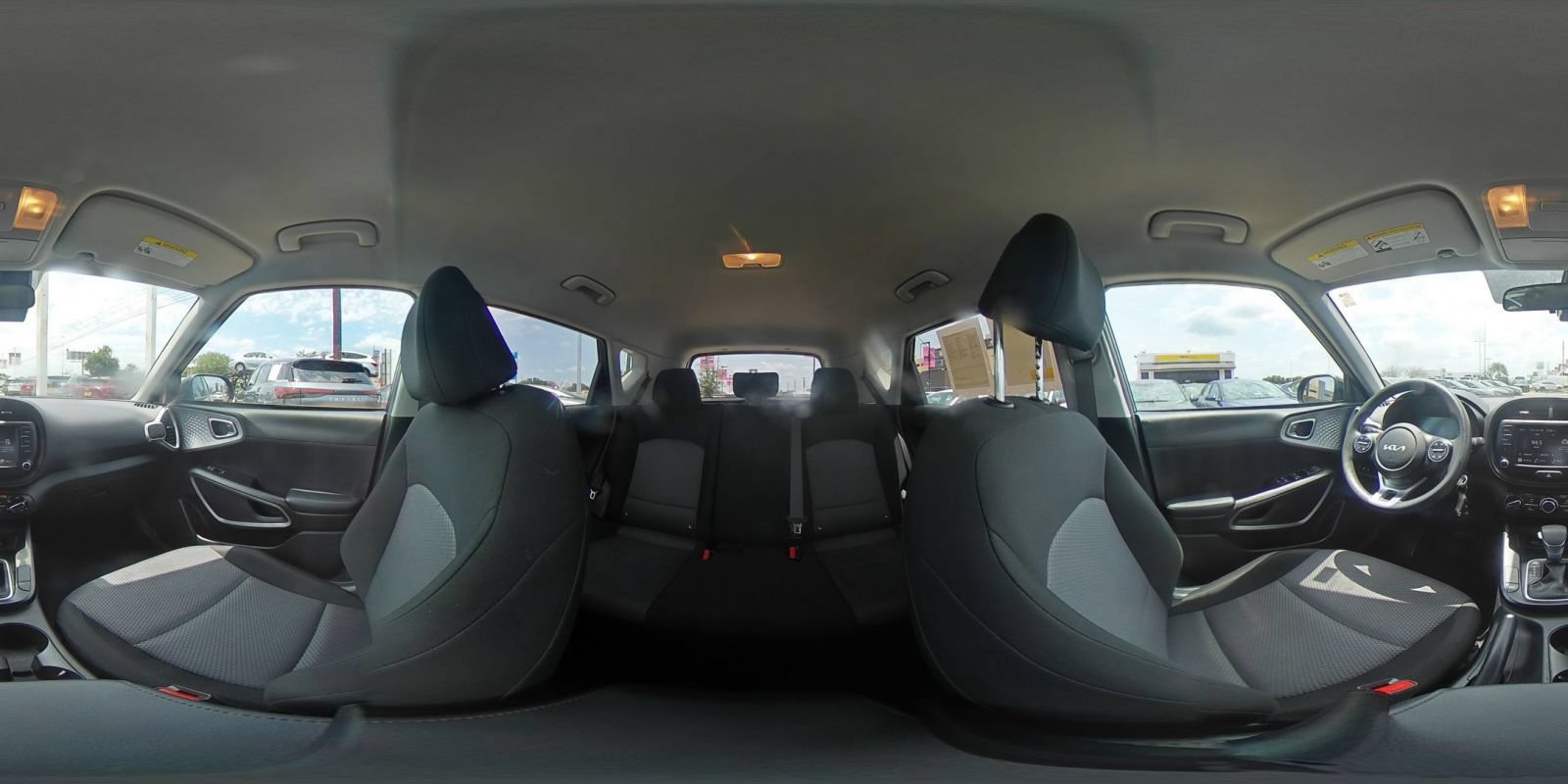 Used 2025 Kia Soul LX w/ LX Technology Package FWD image 35