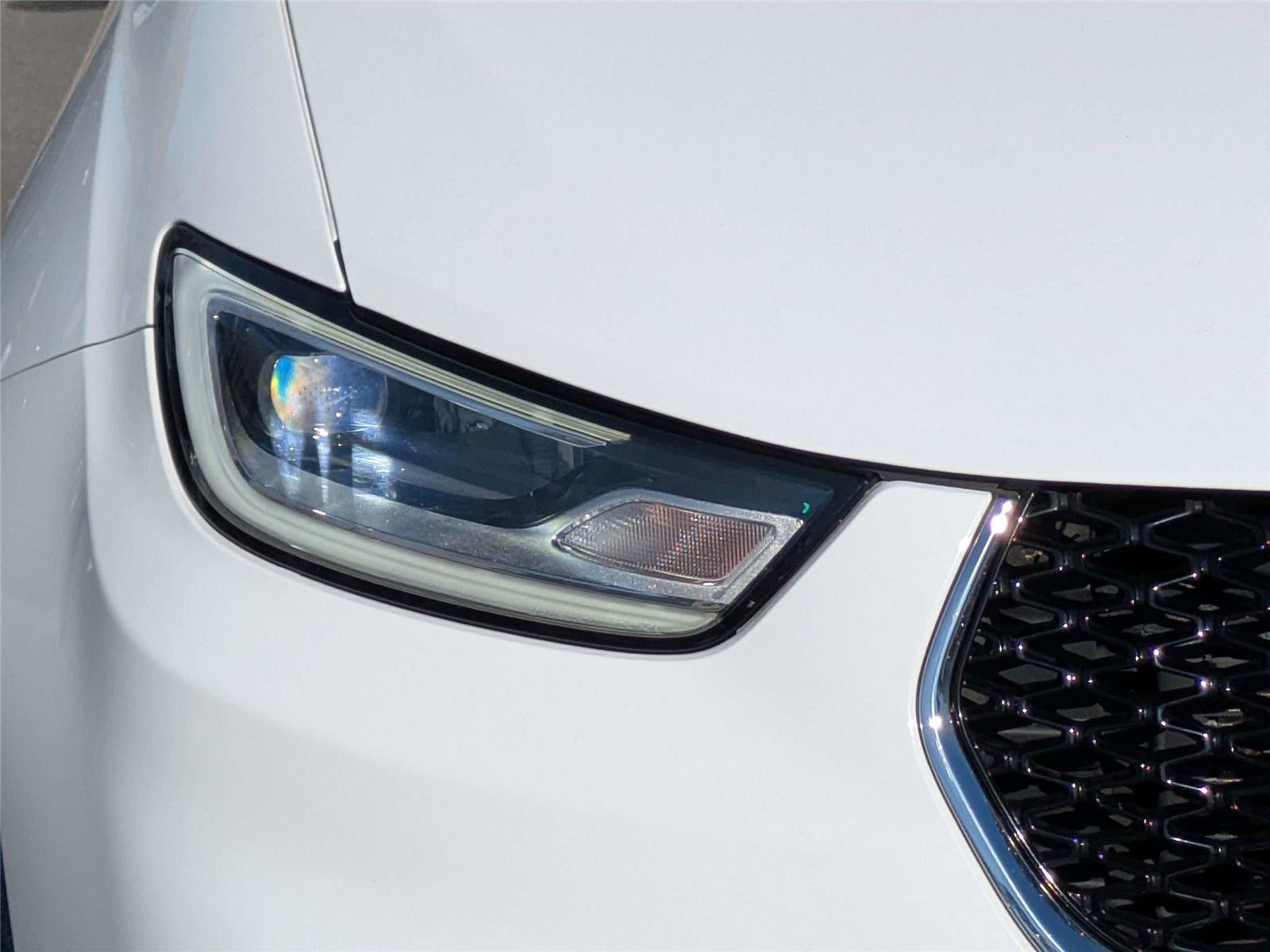 Used 2024 Chrysler Pacifica Touring-L image 12