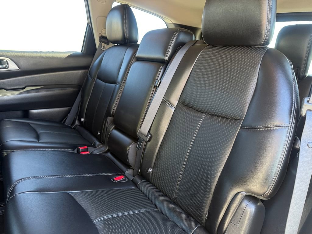 Used 2015 Nissan Pathfinder Platinum image 14