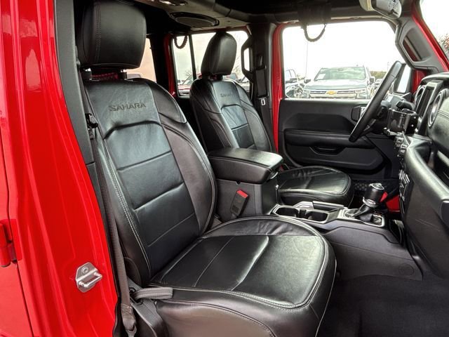 Used 2018 Jeep Wrangler Unlimited Sahara w/ Cold Weather Group image 28