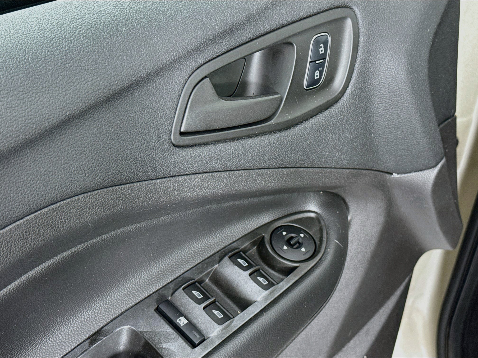 Used 2017 Ford Escape S FWD image 17
