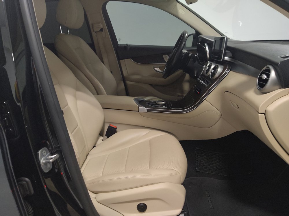 Used 2019 Mercedes-Benz GLC 300 4MATIC w/ Premium Package image 21