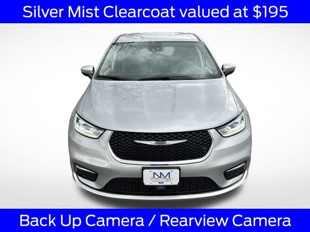 Used 2023 Chrysler Pacifica Touring-L FWD image 3
