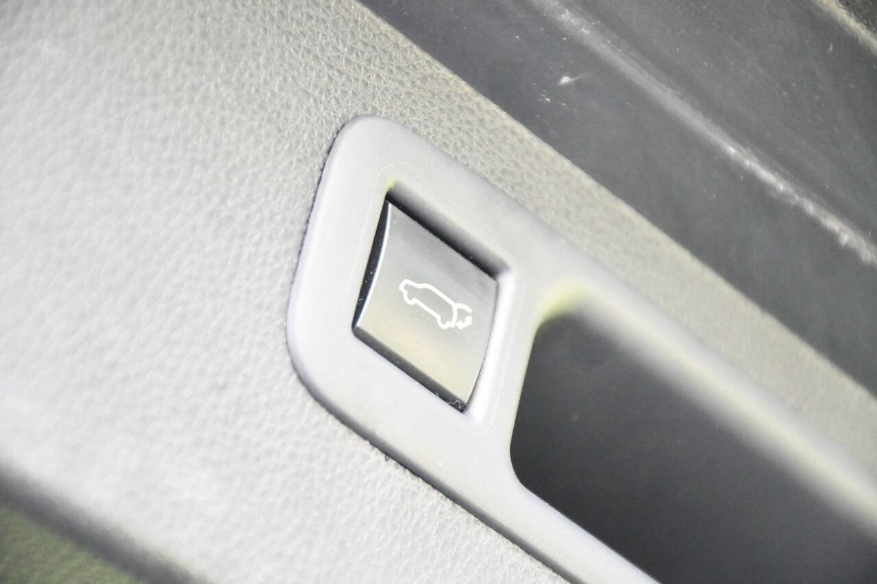 Used 2022 Toyota Highlander XLE AWD/4WD image 22