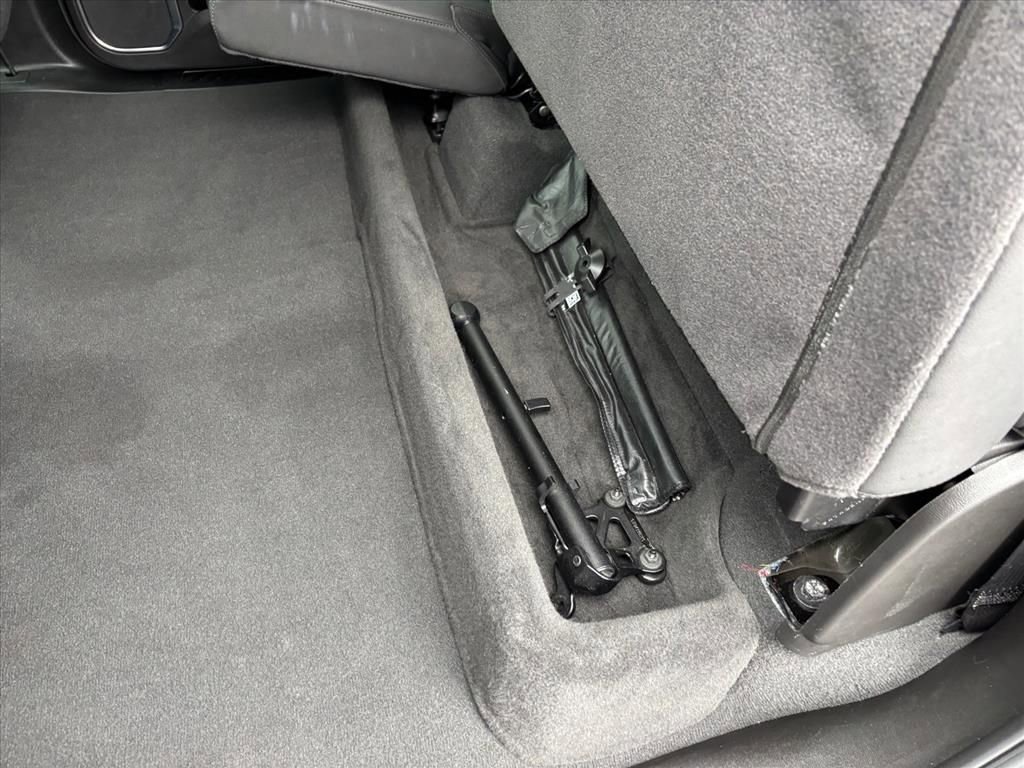 Used 2024 GMC Sierra 1500 SLT image 13