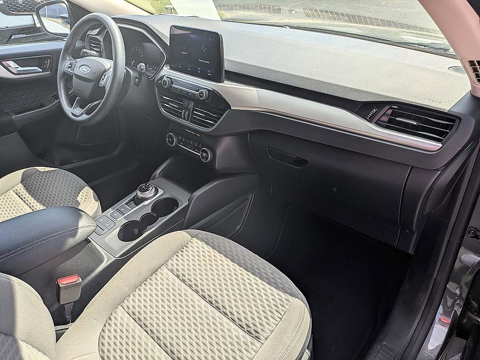 Used 2020 Ford Escape SE image 28