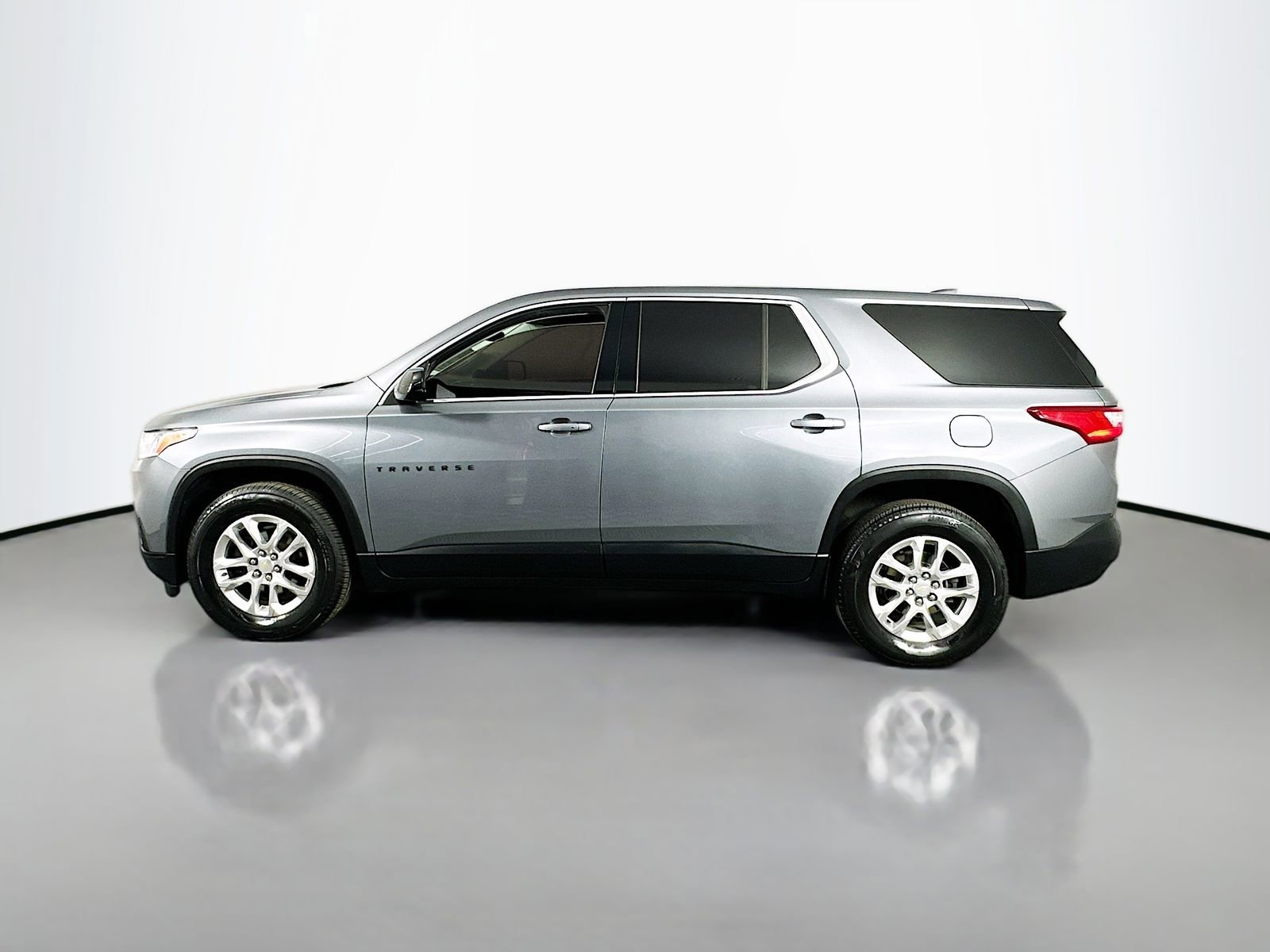 Used 2020 Chevrolet Traverse LS image 4