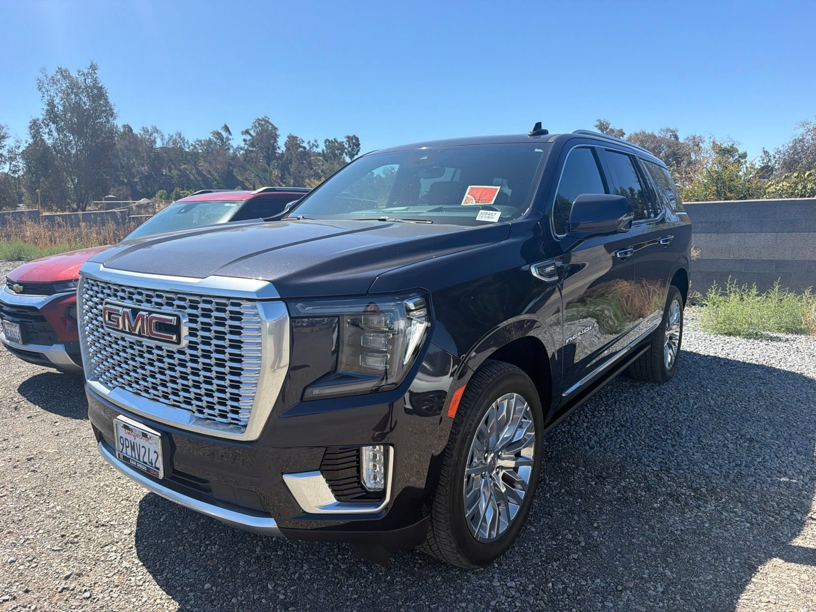 Used 2024 GMC Yukon Denali w/ Denali Reserve Package AWD/4WD image 3