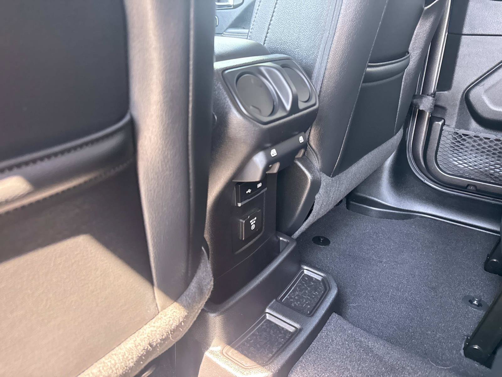 Used 2018 Jeep Wrangler Unlimited Sahara AWD/4WD image 16