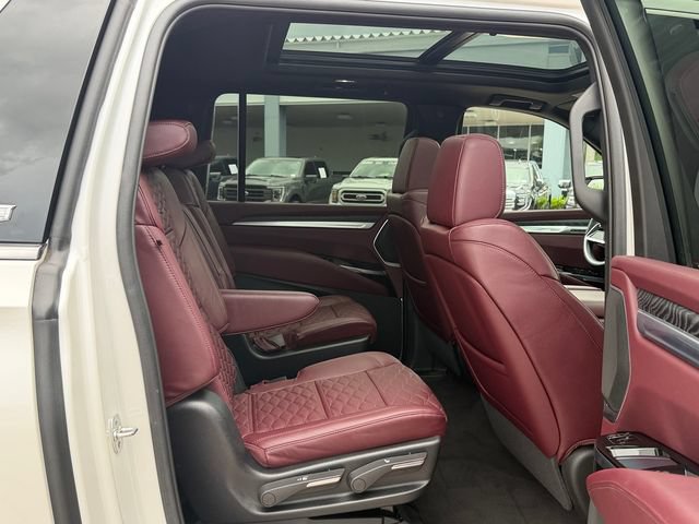 Used 2025 Cadillac Escalade ESV Premium Luxury w/ Touring Package AWD/4WD image 20
