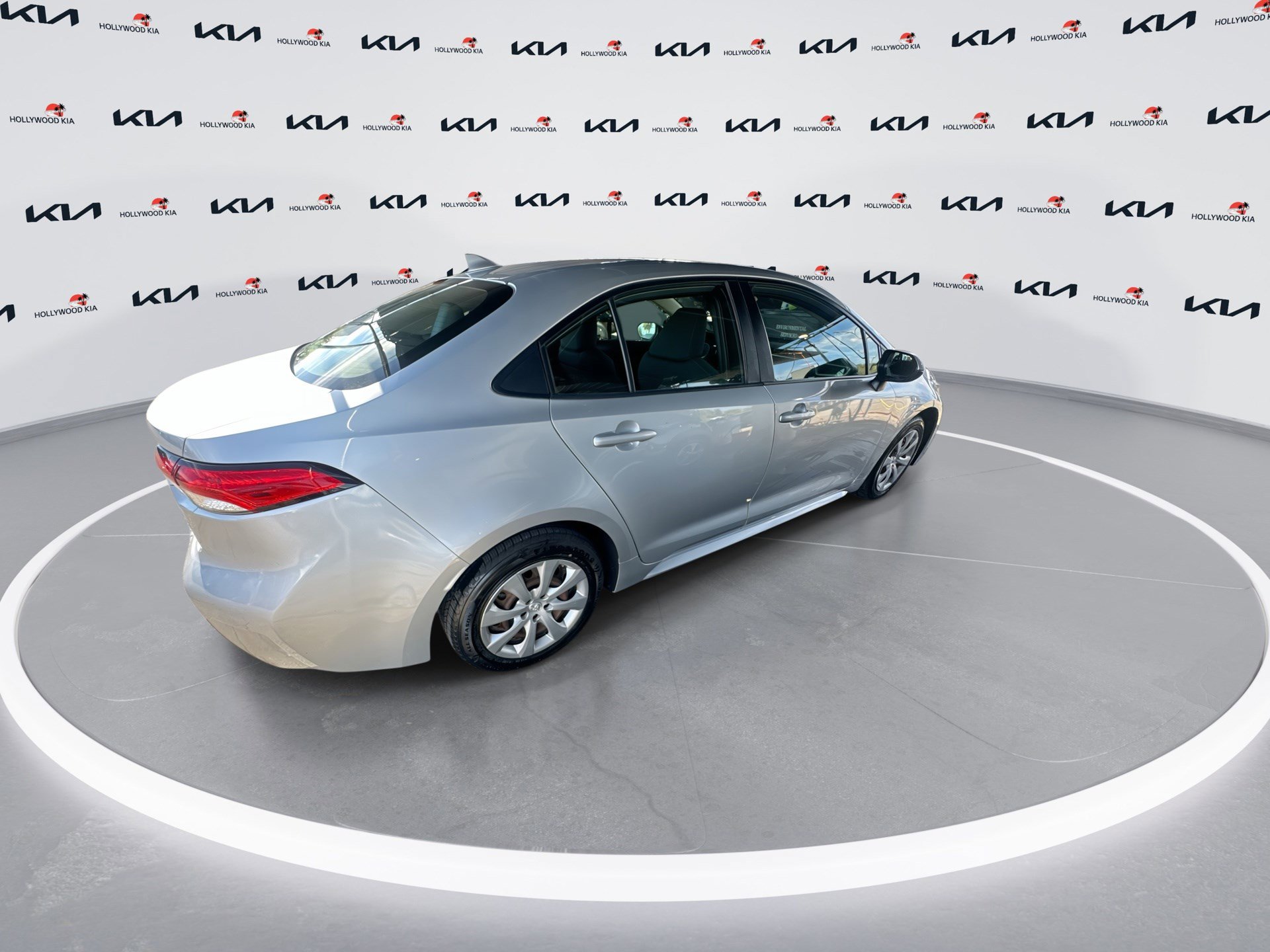 Used 2020 Toyota Corolla LE image 8