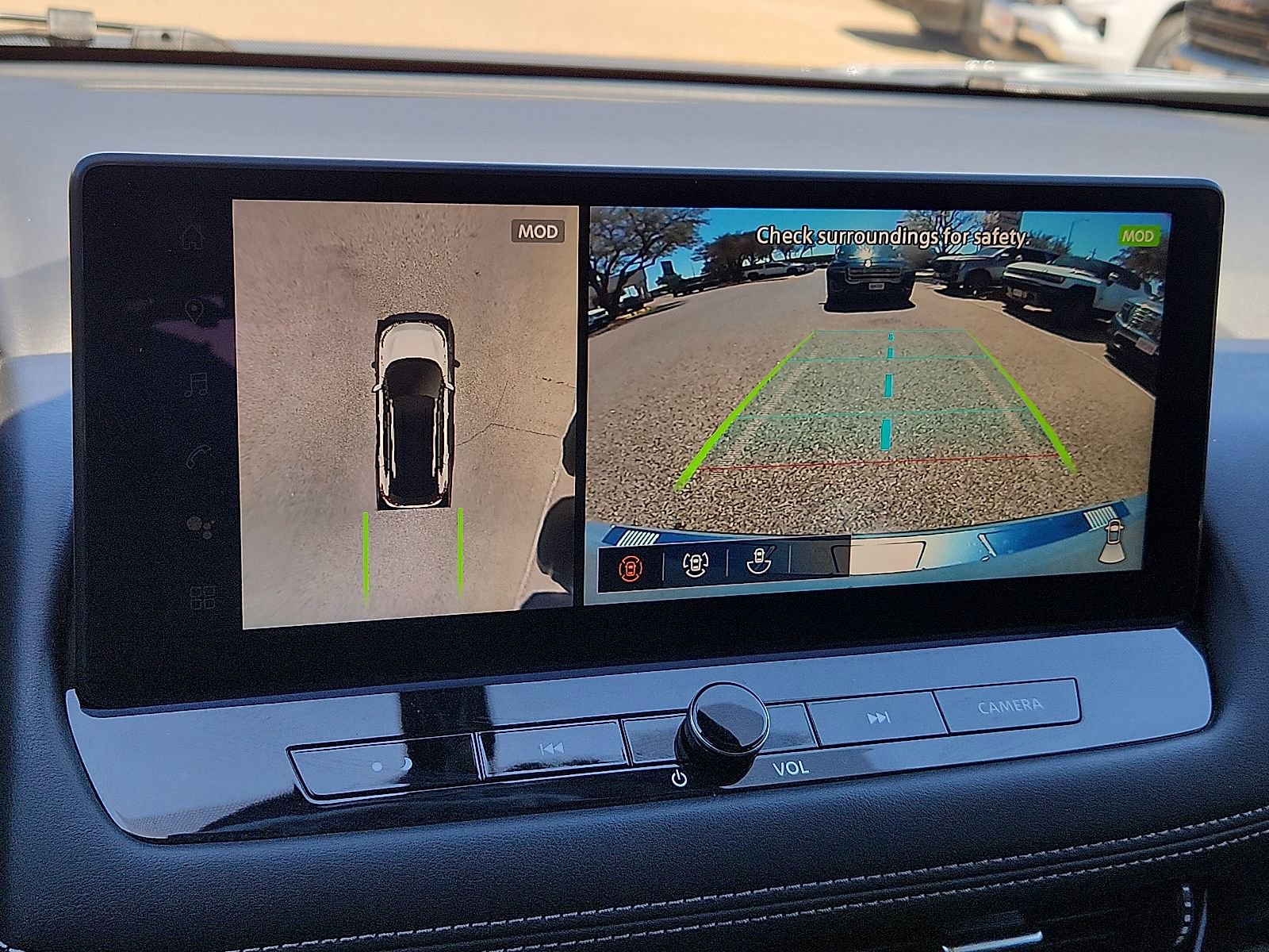 Used 2025 Nissan Rogue SL w/ SL Premium Package image 19