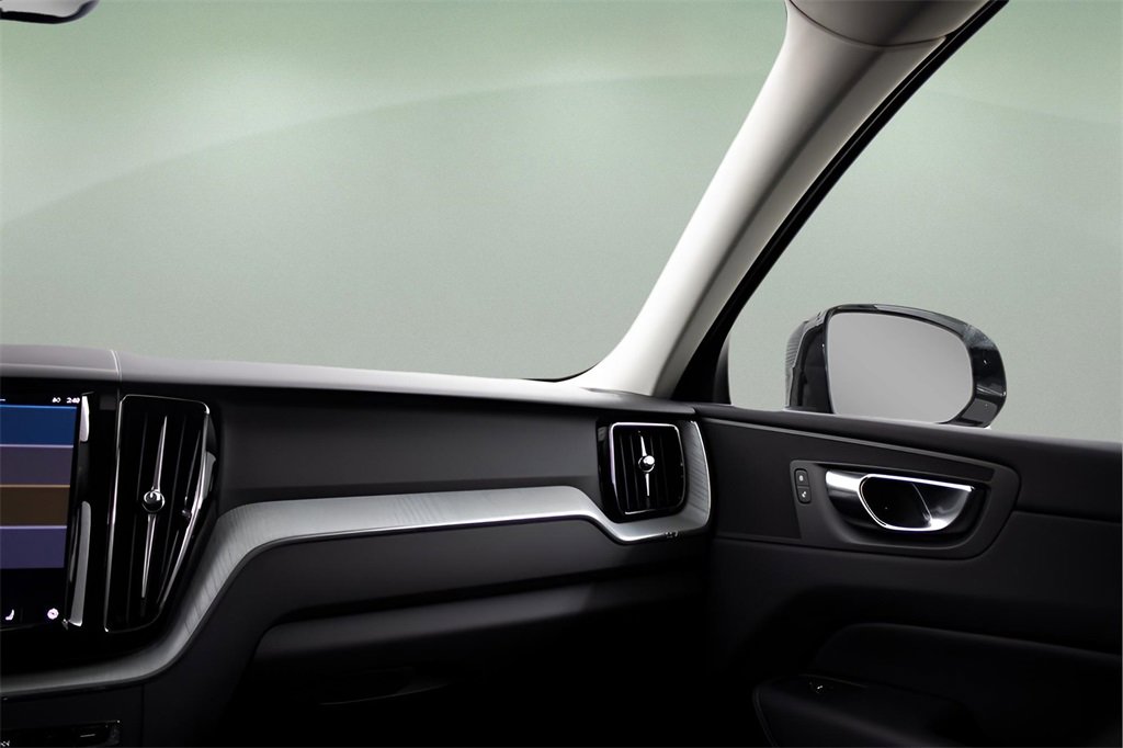 Used 2025 Volvo XC60 T8 Plus w/ Protection Package Premier image 35
