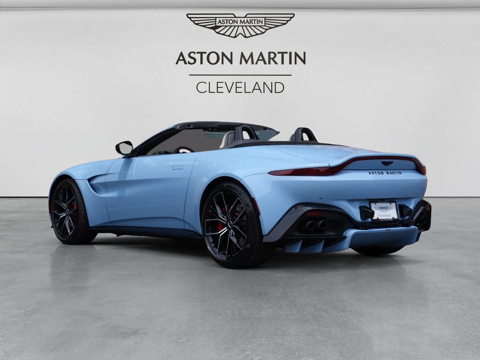 Used 2023 Aston Martin V8 Vantage Roadster RWD image 49