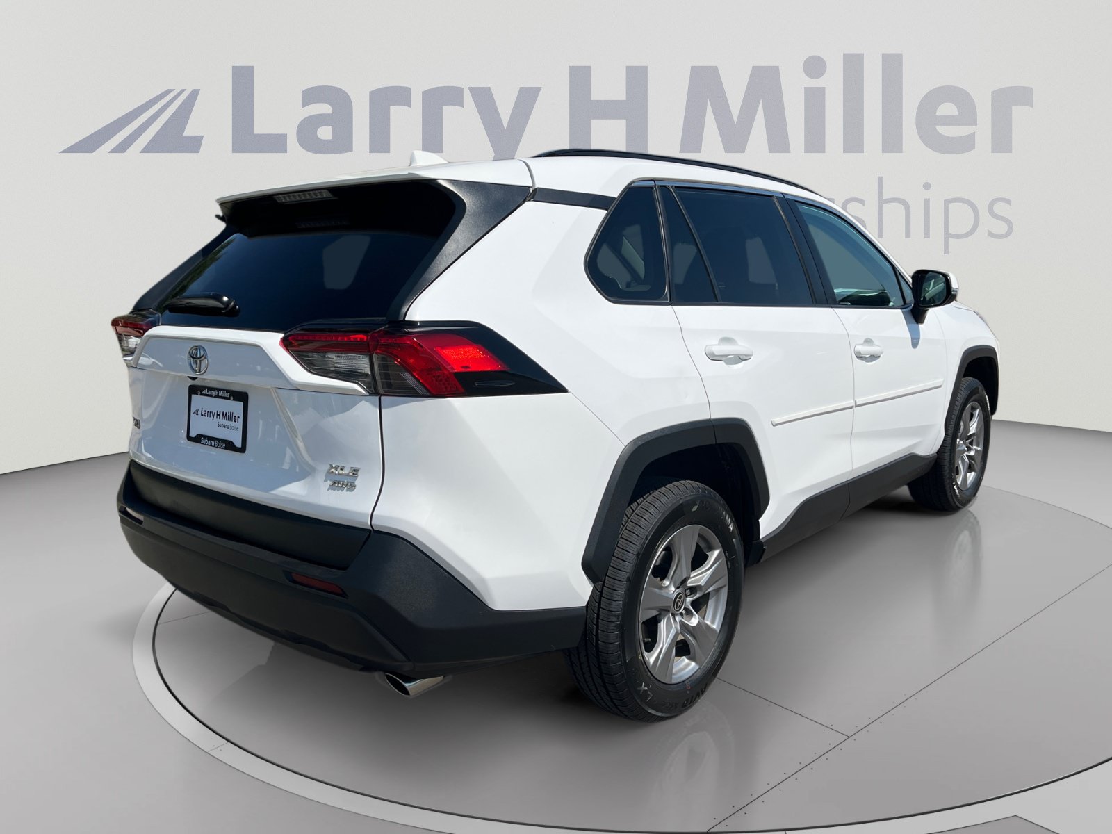 Used 2022 Toyota RAV4 XLE AWD/4WD image 5