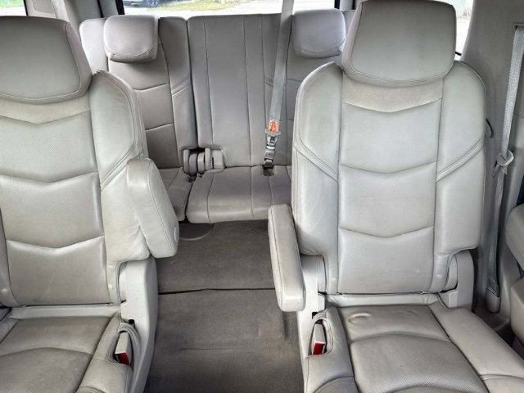 Used 2020 Cadillac Escalade Luxury w/ LPO, Radiant Package AWD/4WD image 24