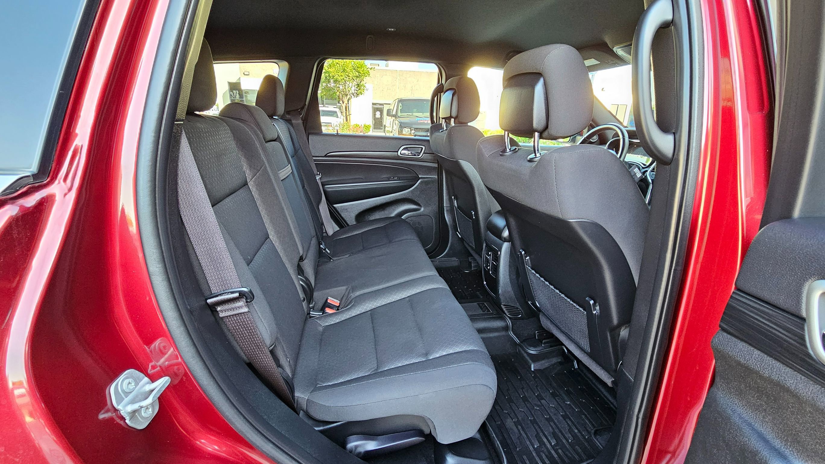 Used 2021 Jeep Grand Cherokee Laredo RWD image 27