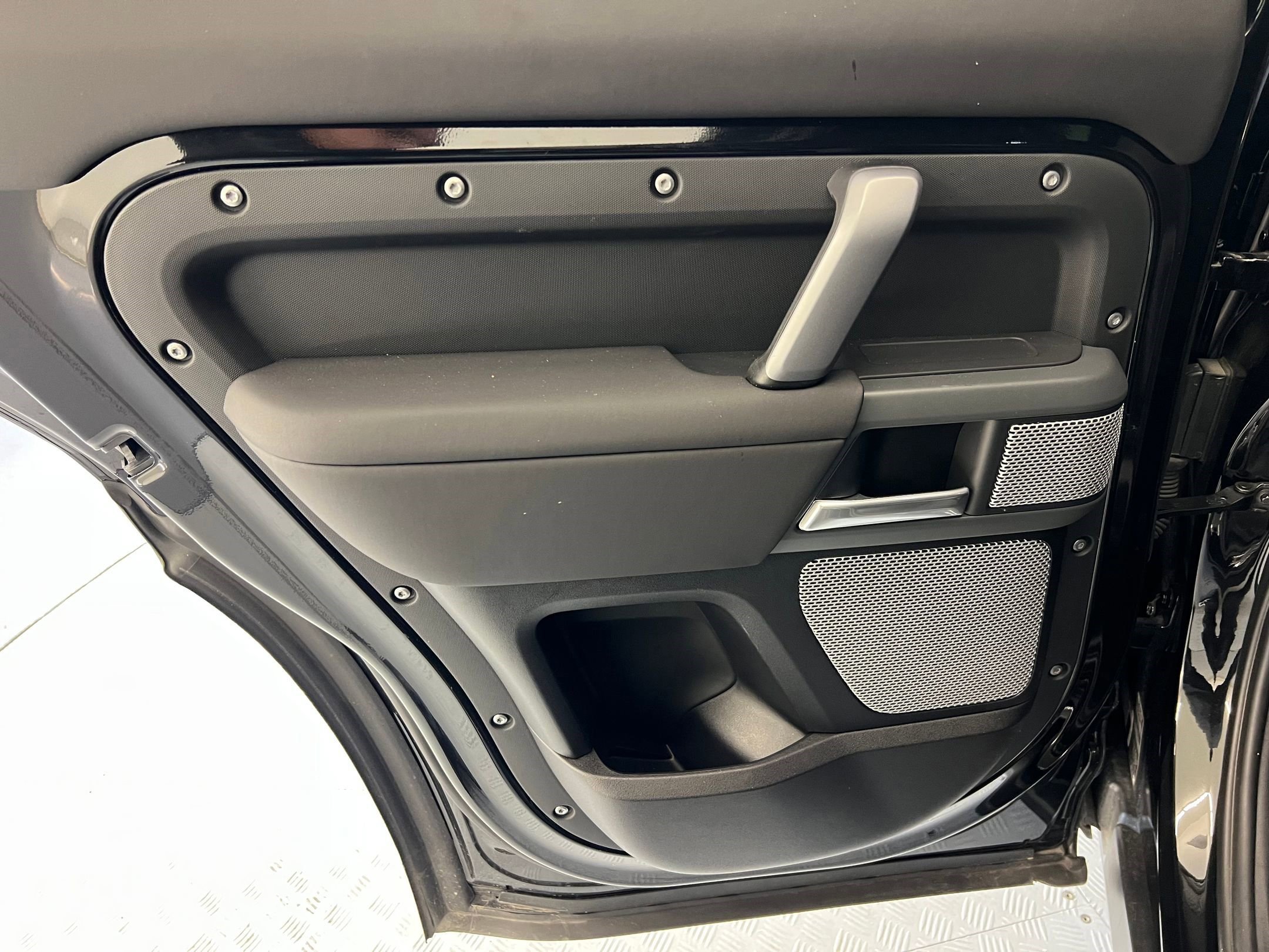 Used 2024 Land Rover Defender 130 X-Dynamic SE image 20