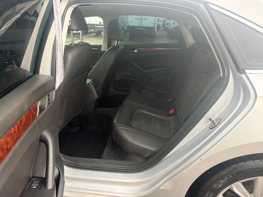 Used 2012 Volkswagen Passat 2.5 SEL Premium FWD image 25