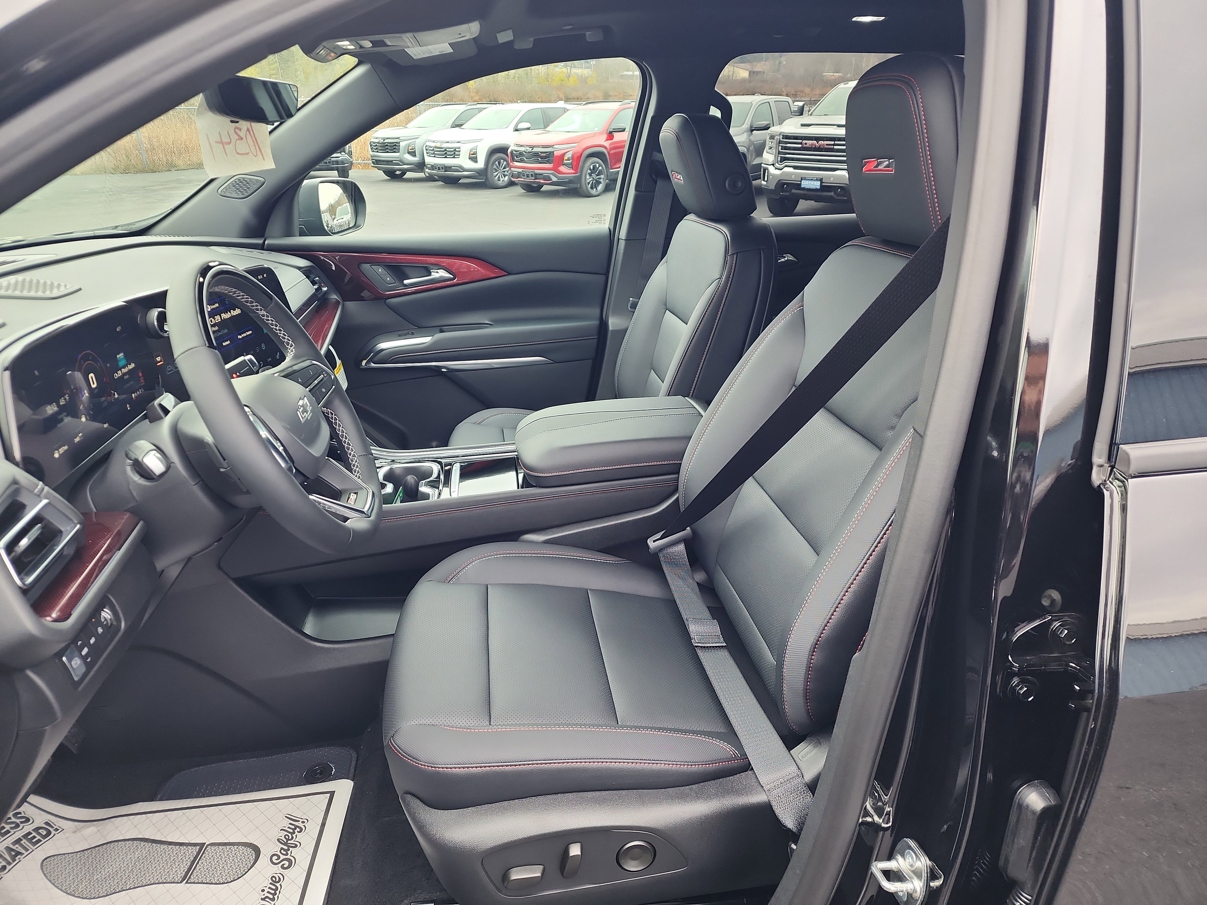 New 2026 Chevrolet Traverse Z71 w/ Enhanced Driving Package AWD/4WD image 12