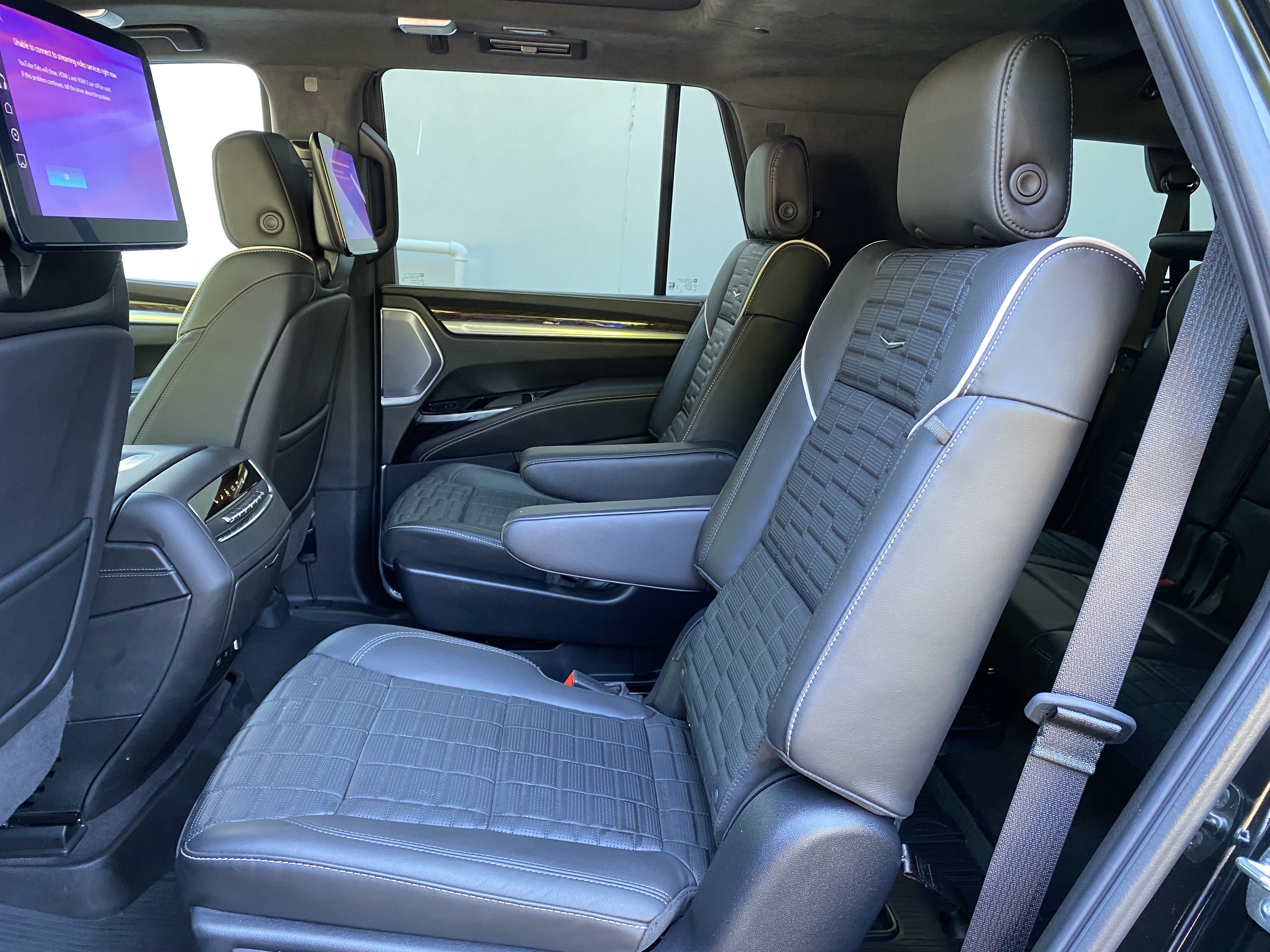 Used 2025 Cadillac Escalade Sport Platinum w/ LPO, Floor Liner Package AWD/4WD image 39