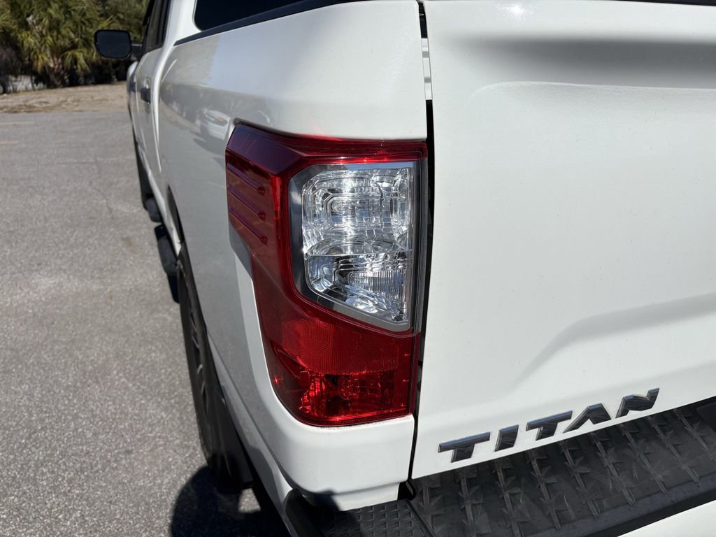 Used 2022 Nissan Titan SV image 12