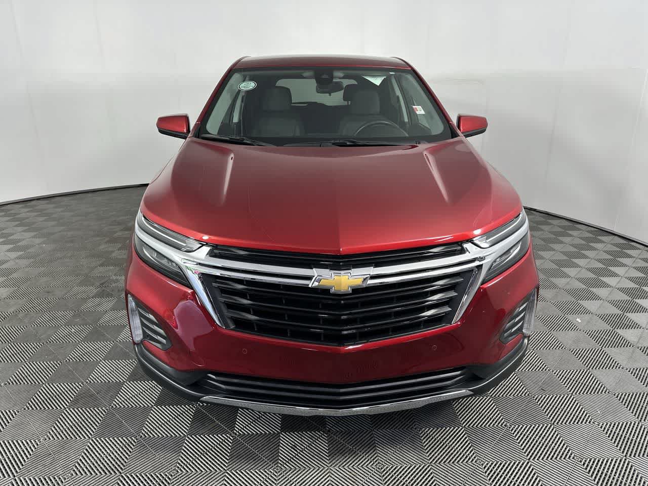 Used 2024 Chevrolet Equinox LT FWD image 2