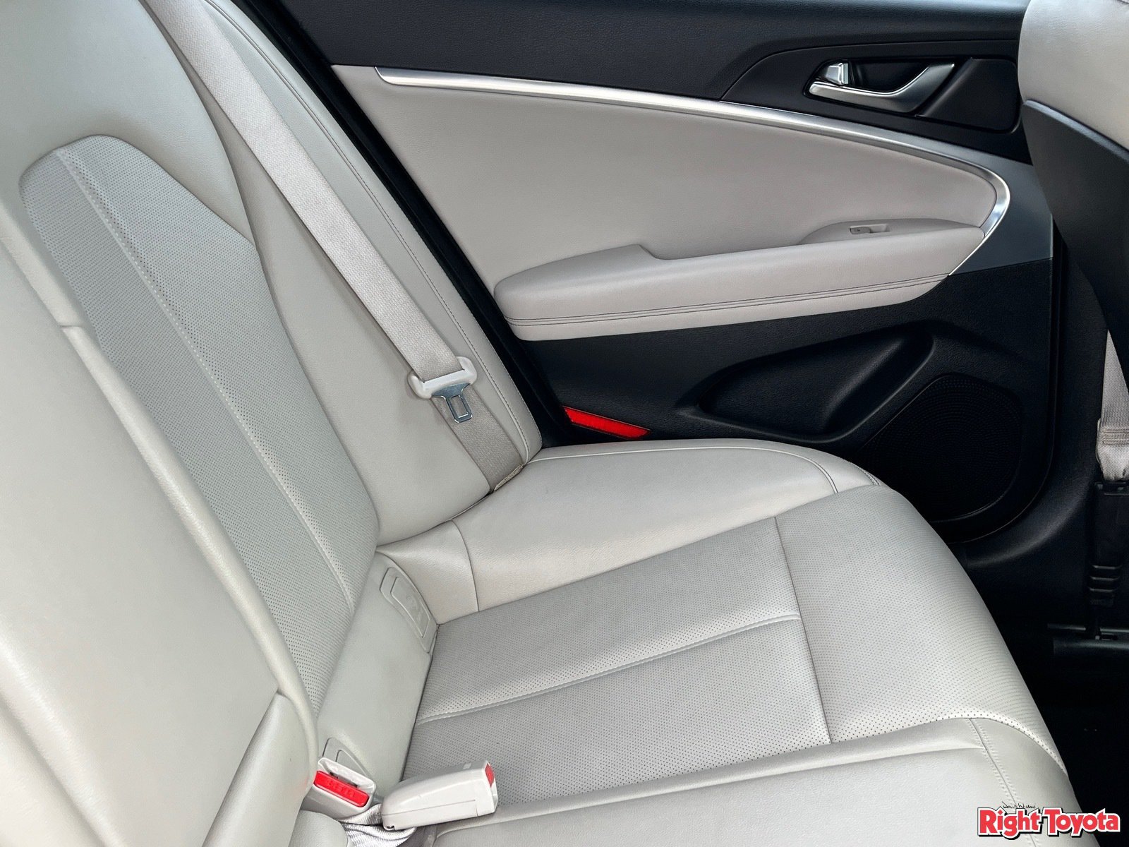 Used 2022 Genesis G70 2.0T RWD image 14