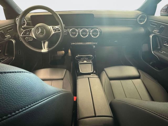 Used 2025 Mercedes-Benz CLA 250 4MATIC image 11