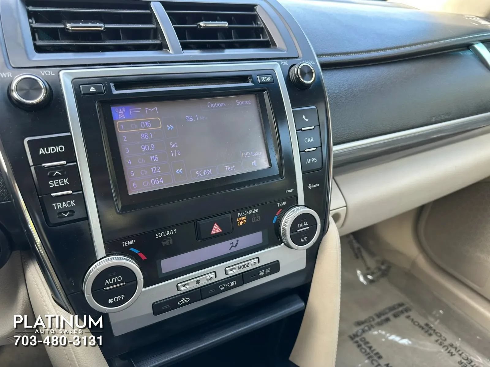 Used 2012 Toyota Camry XLE w/ Leather Pkg FWD image 10