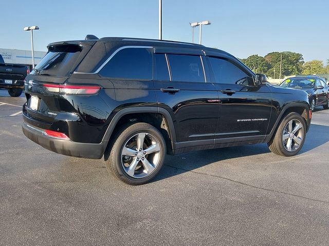 Used 2024 Jeep Grand Cherokee Limited AWD/4WD image 3