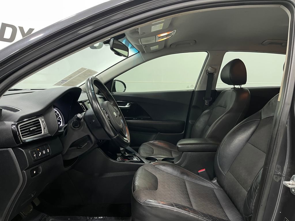 Used 2018 Kia Niro EX w/ EX Touring Graphite Edition image 11