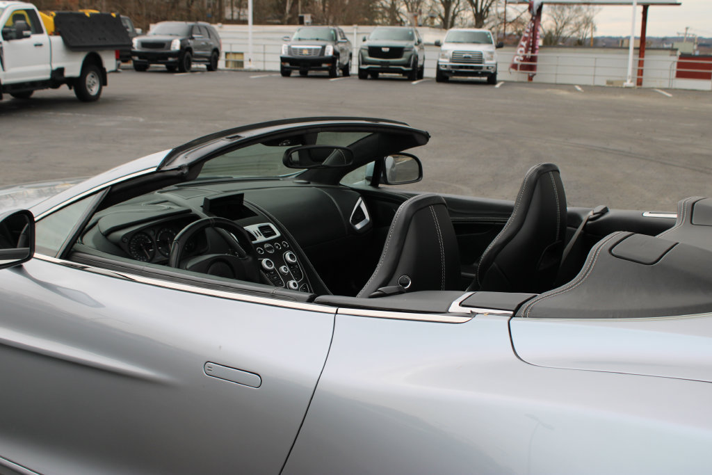 Used 2014 Aston Martin Vanquish Volante RWD image 17