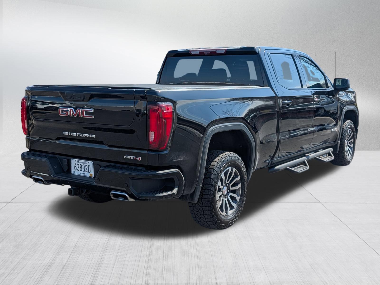 Used 2022 GMC Sierra 1500 AT4 w/ Technology Package image 5
