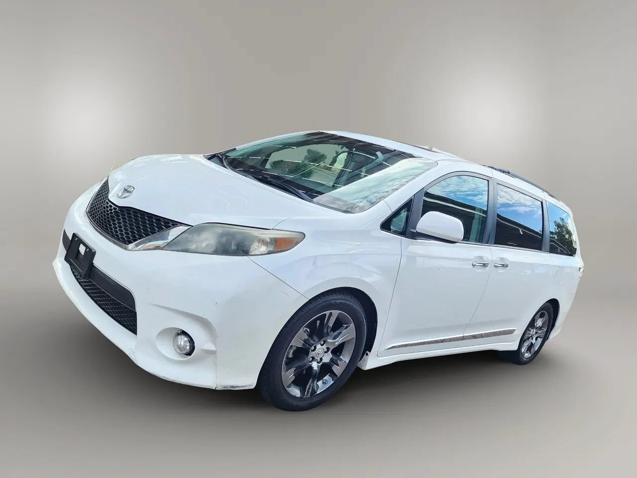 Used 2014 Toyota Sienna SE FWD image 6