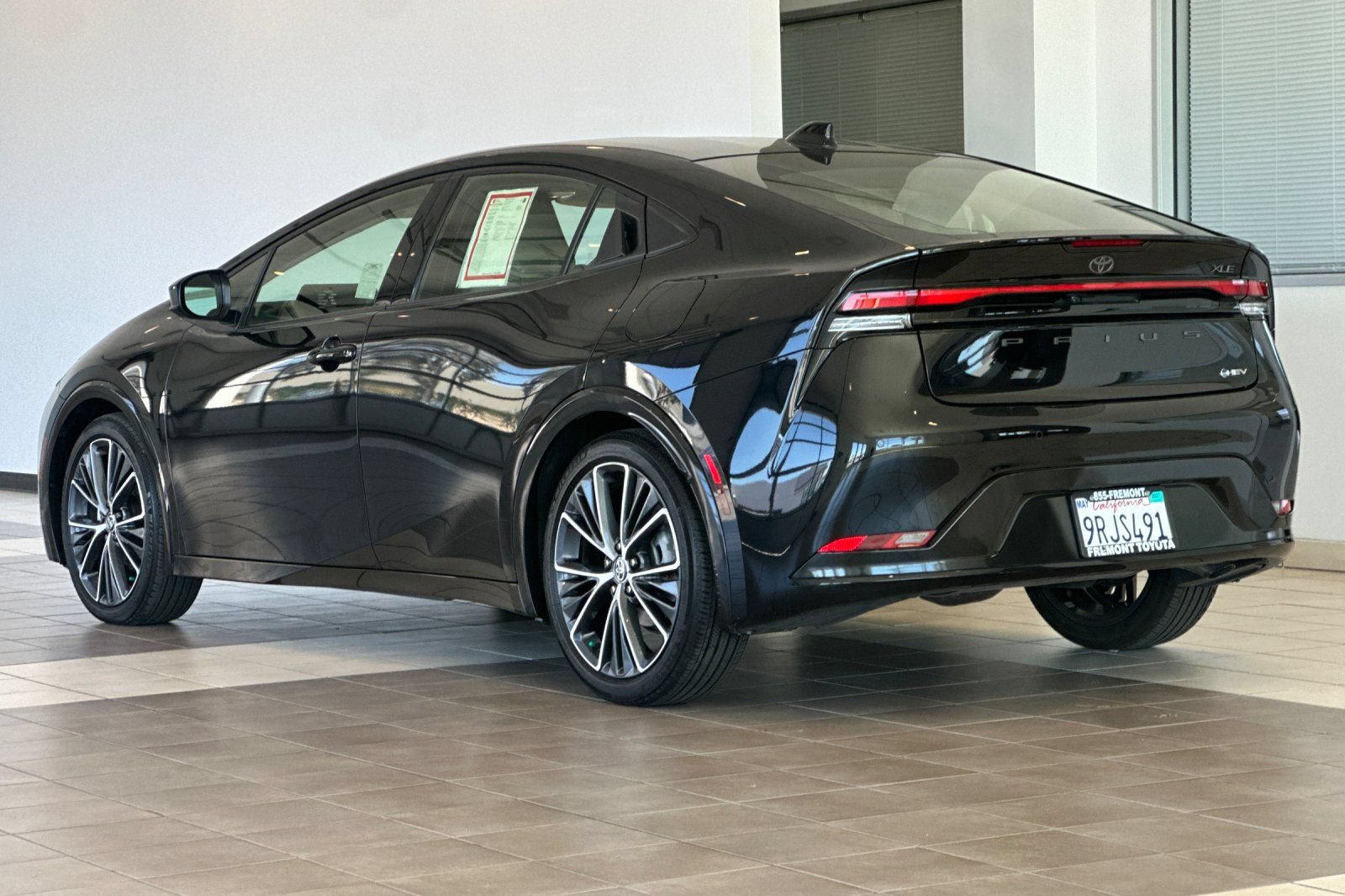 Certified 2024 Toyota Prius XLE FWD image 6